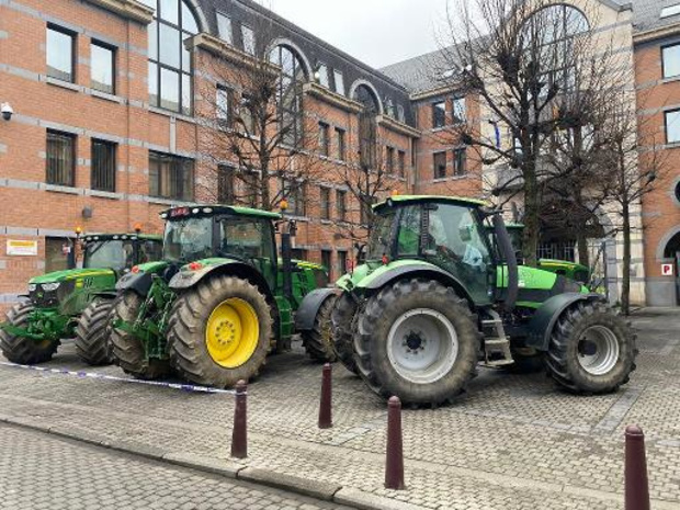 Près de 100 agriculteurs à nouveau mobilisés à Namur à l'initiative de la Fwa
