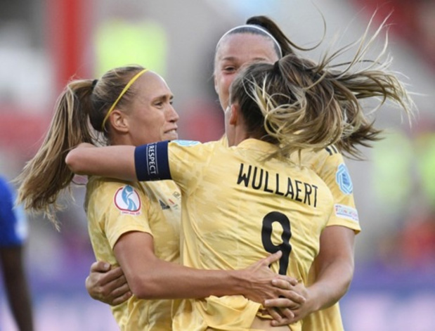 EK vrouwenvoetbal 2022 - Cayman heeft dubbel gevoel na verlies tegen Frankrijk: "Jammer, maar opsteker voor Italië"
