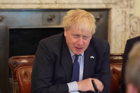 Nouvelle course au pouvoir au Royaume-Uni, Johnson prêt à tenter un retour