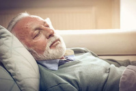 Il y aurait un lien entre la maladie d'Alzheimer et des siestes plus fréquentes l'après-midi