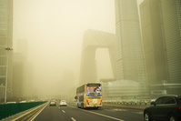 Vidéo: La plus forte tempête de sable de la décennie plonge Pékin dans un nuage opaque