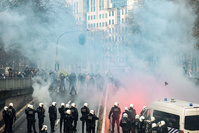 Manifestation mesures anti-Covid à Bruxelles: 35.000 manifestants, 44 arrestations et des blessés