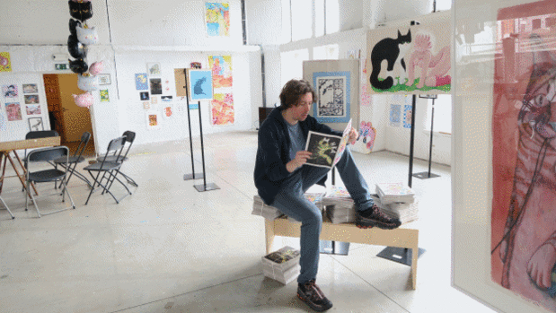 Le graphiste Jens Dawn, curateur de l'exposition "drukTUIG", à Anvers