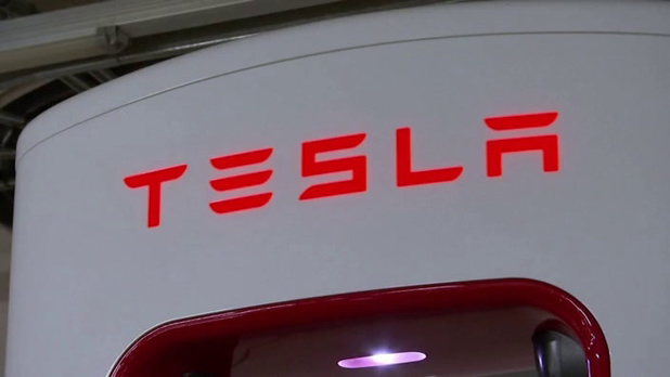 Omzet autobouwer Tesla verdubbeld naar 12 miljard dollar