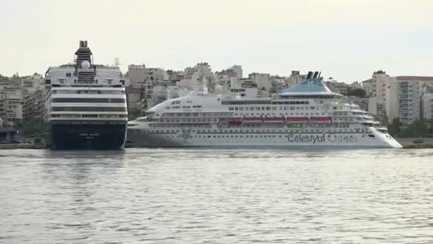Au large de Chypre, des navires de croisières attendent la fin de la pandémie