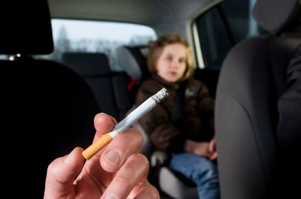 Trois amendes en un an pour avoir fumé en voiture en présence d'enfants