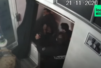 Un producteur de musique tabassé par la police à Paris: une nouvelle vidéo suscite l'indignation