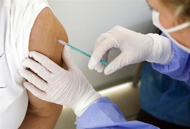 Covid-19: vacciner en septembre? Avec quel vaccin?