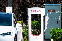 Puis-je utiliser un Supercharger Tesla pour recharger ma voiture électrique ?