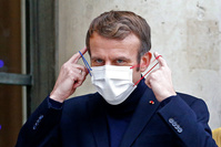 L'examen du pass vaccinal en France à nouveau suspendu après les déclarations polémiques de Macron