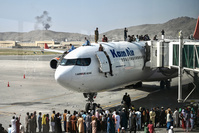 Tous les vols civils et militaires suspendus à l'aéroport de Kaboul