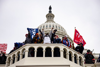 L'amérique sous le choc: Des pro-Trump envahissent le Capitole