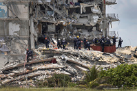 Effondrement d'un immeuble en Floride: le bilan passe à 5 morts et 156 disparus