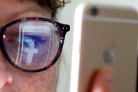 Facebook accuse Apple de priver les applications de revenus publicitaires