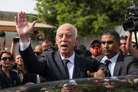 La Tunisie dans l'attente d'un gouvernement, après le coup de force du président Kaïs Saïed