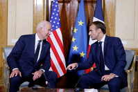Ukraine: Biden et Macron s'engagent à se coordonner face à la Russie
