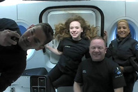 Les quatre premiers touristes spatiaux de SpaceX de retour sur Terre