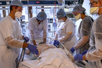 Covid en Belgique: le nombre de personnes hospitalisées repasse sous la barre des 3000