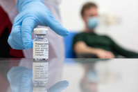 AstraZeneca défend l'efficacité de son vaccin anti-Covid chez les plus de 65 ans