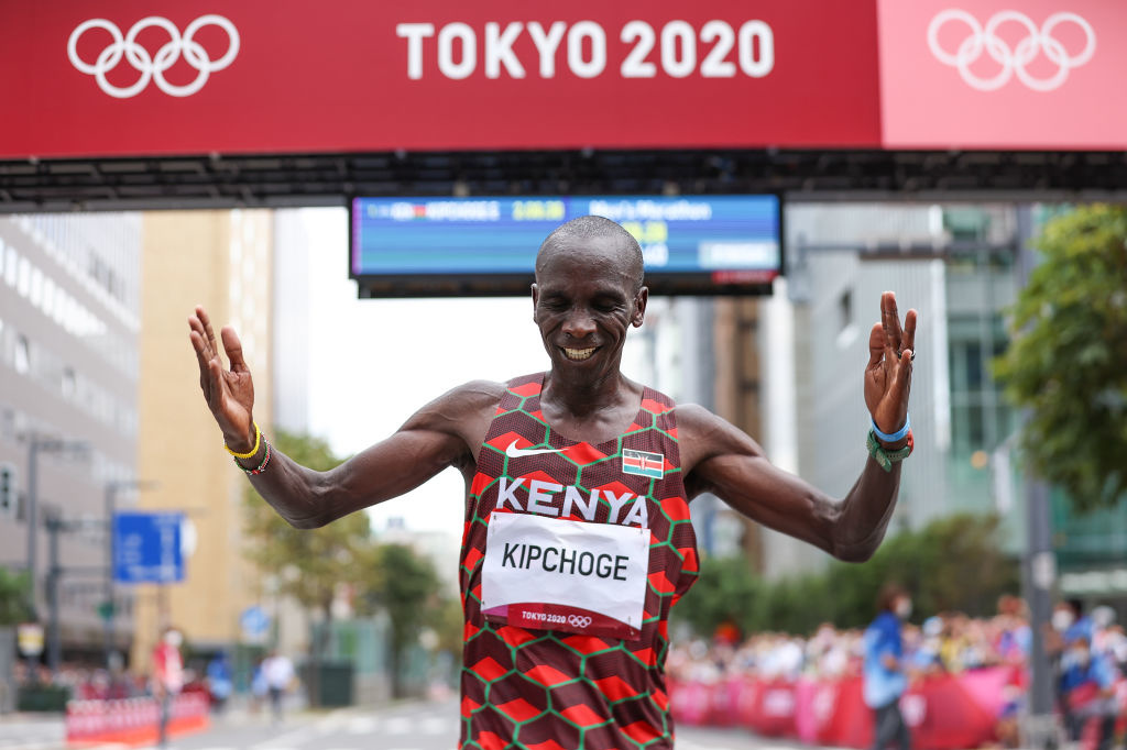 Eliud Kipchoge après son deuxième sacre olympique sur le marathon, à Tokyo., iStock