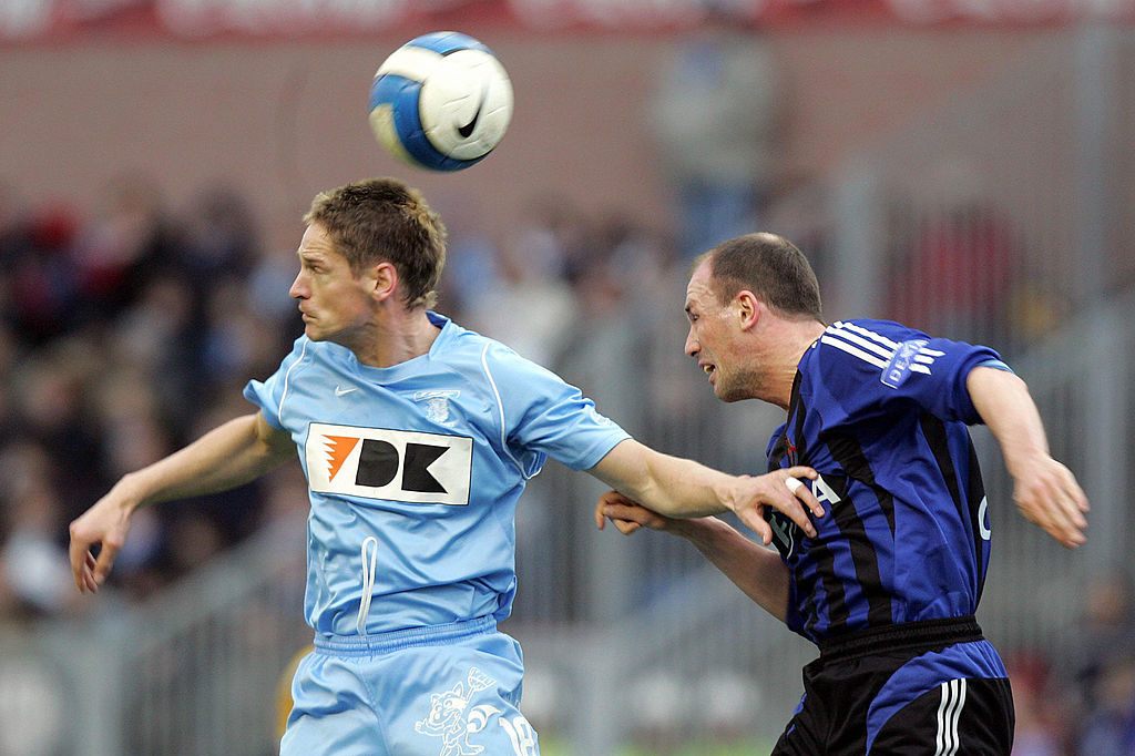 Dominic Foley ici en duel avec Philippe Clement lors d'un match contre le FC Bruges lorsqu'il portait les couleurs gantoises., iStock