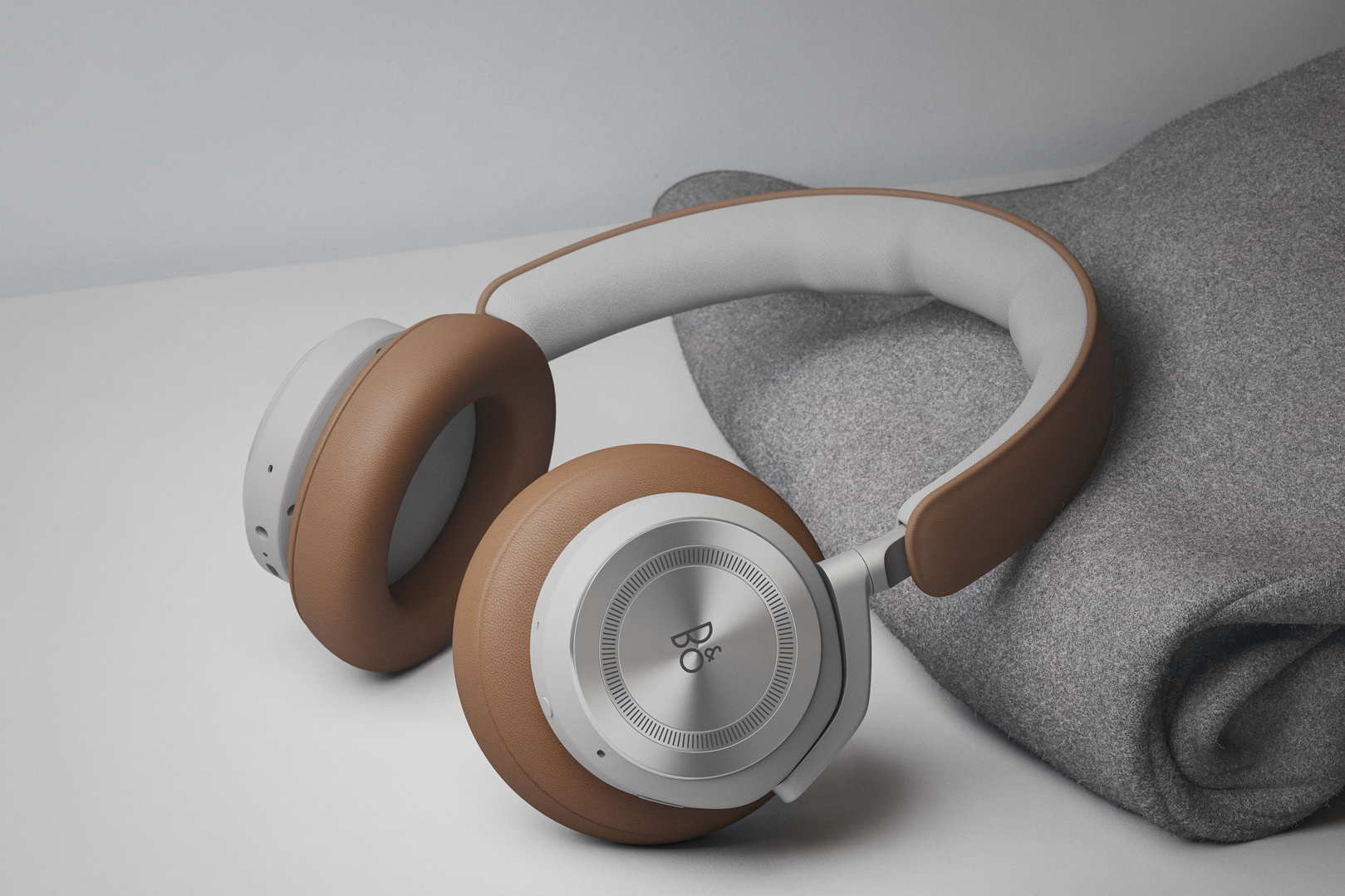 B&O Beoplay HX Review 2022