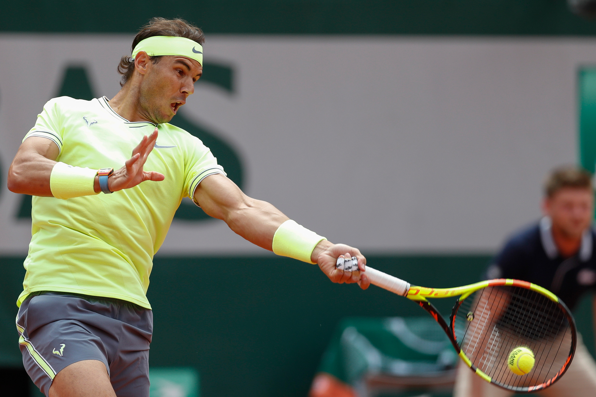 Rafael Nadal zet zoveel kracht en topspin op zijn forehand dat daar geregeld een schouder- of elleboogblessure van komt., Belga Image