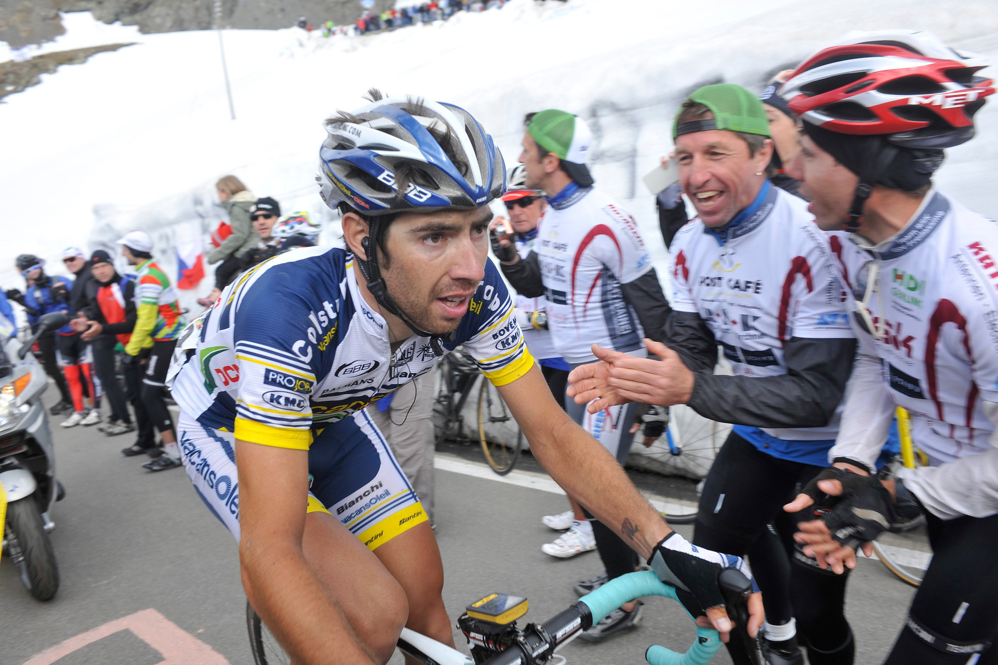 Thomas De Gent onderweg naar zijn zege op de Stelvio tijdens de Giro van 2012., Belga Image