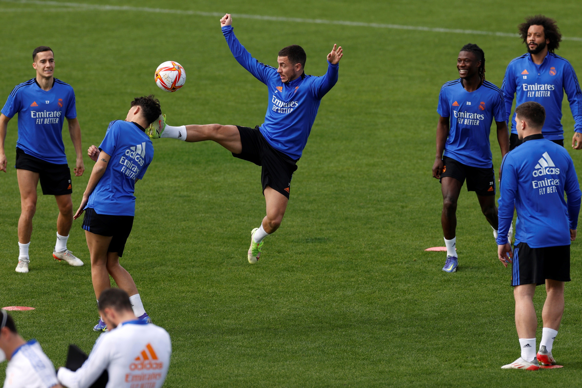 Eden Hazard donne pourtant le meilleur de lui-même à l'entraînement pour mettre ses concurrents au tapis., belga