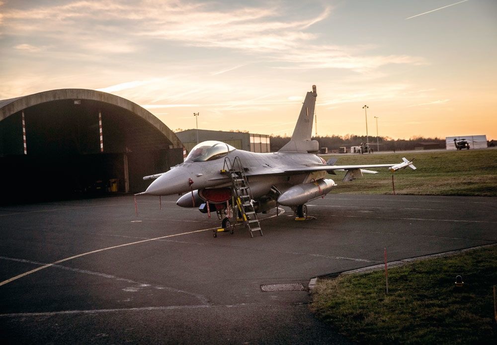 Des F 16 Belges S Envolent De Florennes Pour Aller Combattre L Etat Islamique Belgique Levif