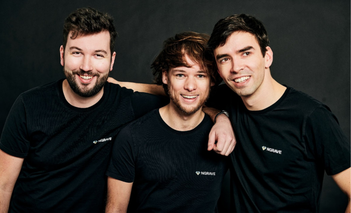 Les trois cofondateurs belges de NGRAVE Edouard Vanham (COO) Ruben Merre (CEO) et Xavier Hendrickx(CTO)., D.R.