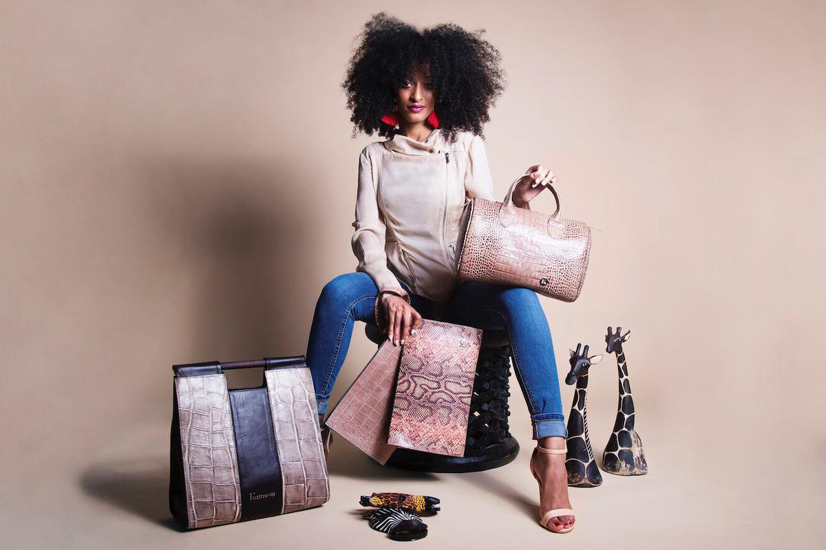 Eveneens aanwezig op Brussels Fashion Week is Kumesu, het Nigeriaanse handtassenlabel van Betu Kumesu., GF / Kumesu