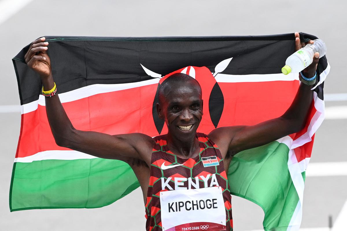 De Keniaan Eliud Kipchoge laat het WK links liggen., AFP