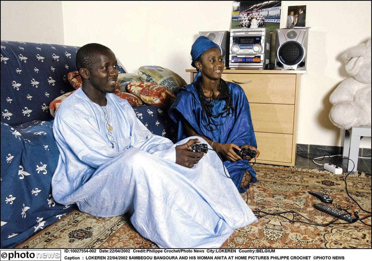 Sambegou Bangoura et Aminata Soumah savent se servir d'une console. Un peu moins d'un fauteuil., PHOTONEWS