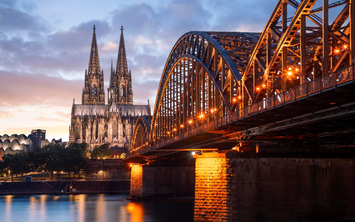 Vue imprenable sur la cathédrale depuis le pont Hohenzollern, Getty Images