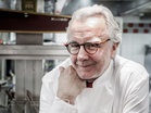 Pour le chef Alain Ducasse, manger au restaurant est sans doute moins risqué que chez soi