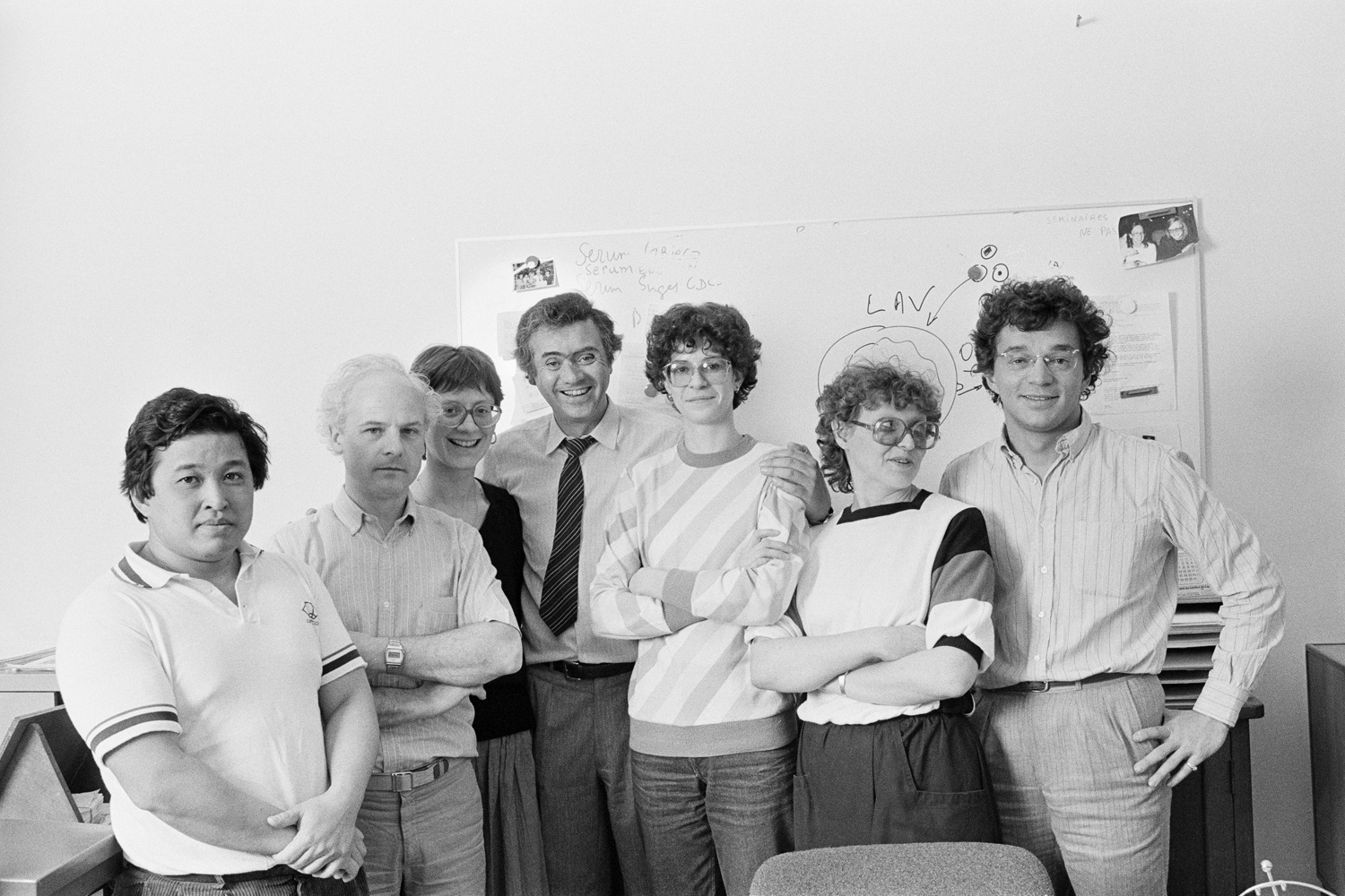 L'équipe de Françoise Barré-Sinoussi et Jean-Claude Chermann, de l'Institut Pasteur à Paris, premiers à identifier le VIH, Getty Images
