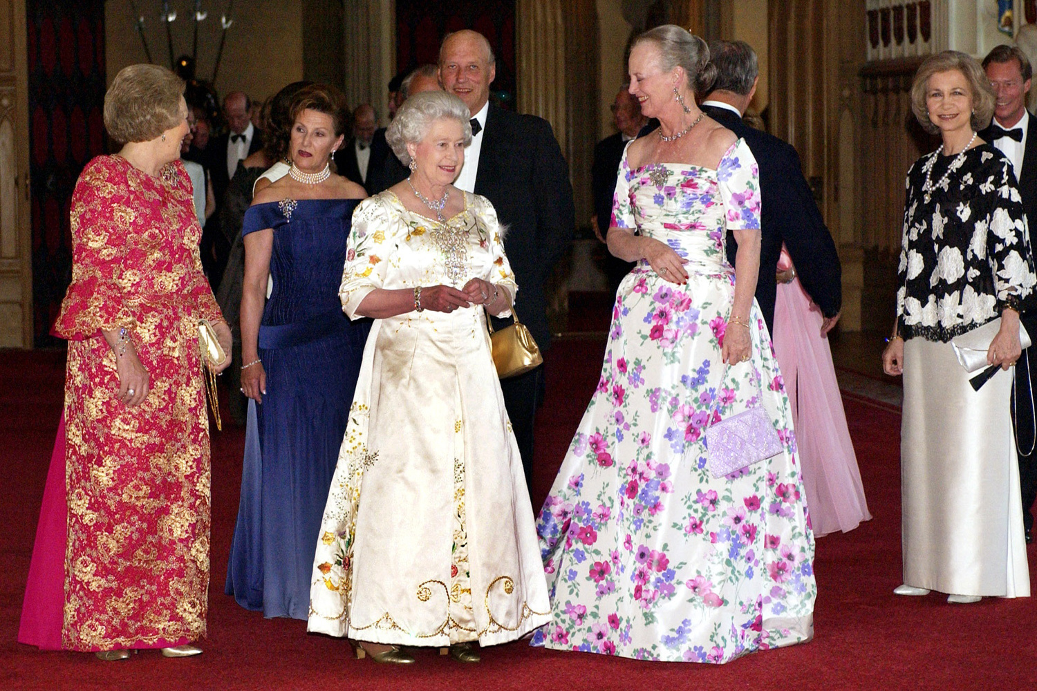Margrethe II du Danemark en 2002 avec ses homologues, autour de la reine Elizabeth, Belga Images
