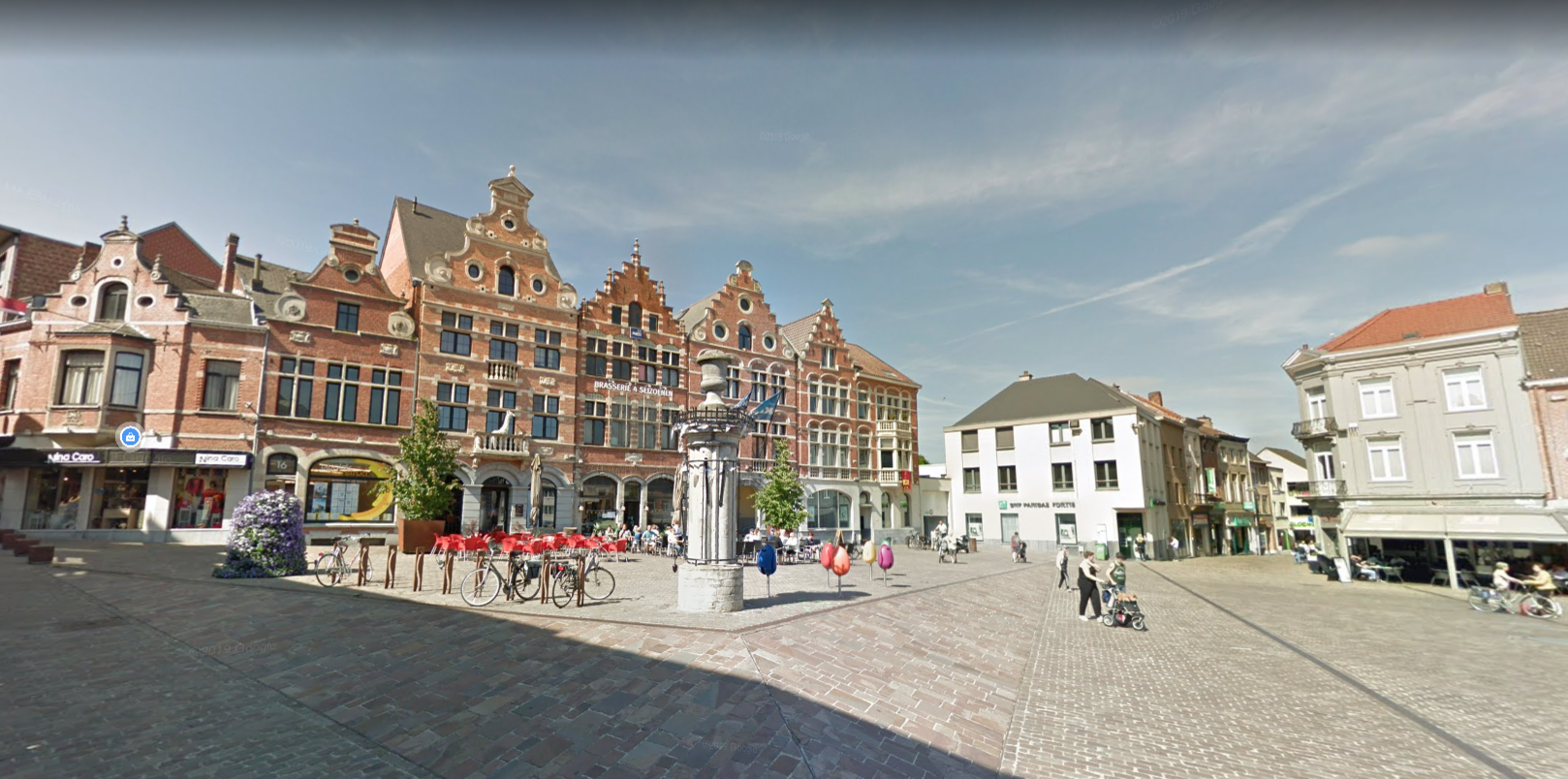 ., Google Street View op de markt van Aarschot.