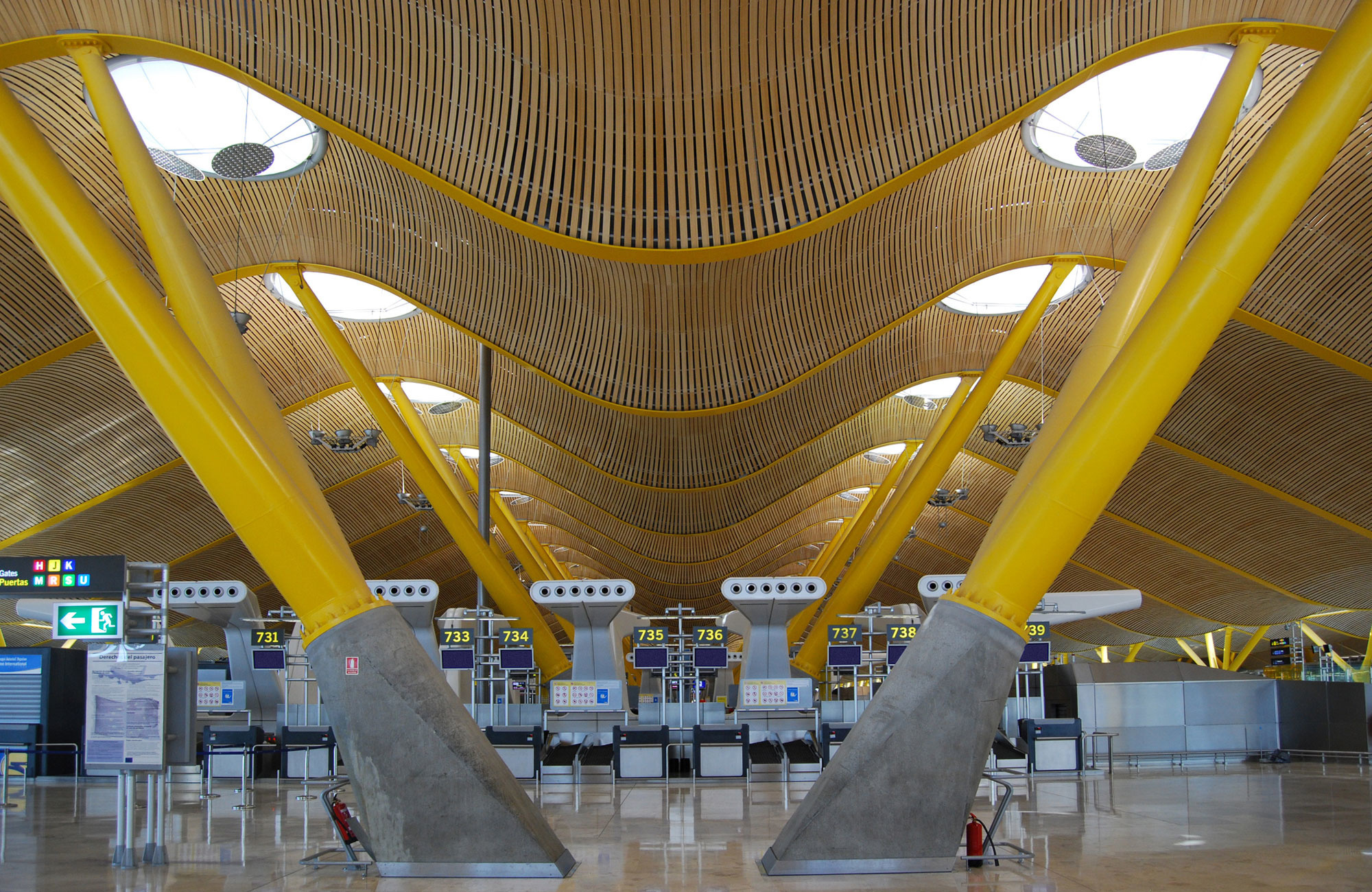 le terminal de l'aéroport international de Barajas à Madrid, Getty