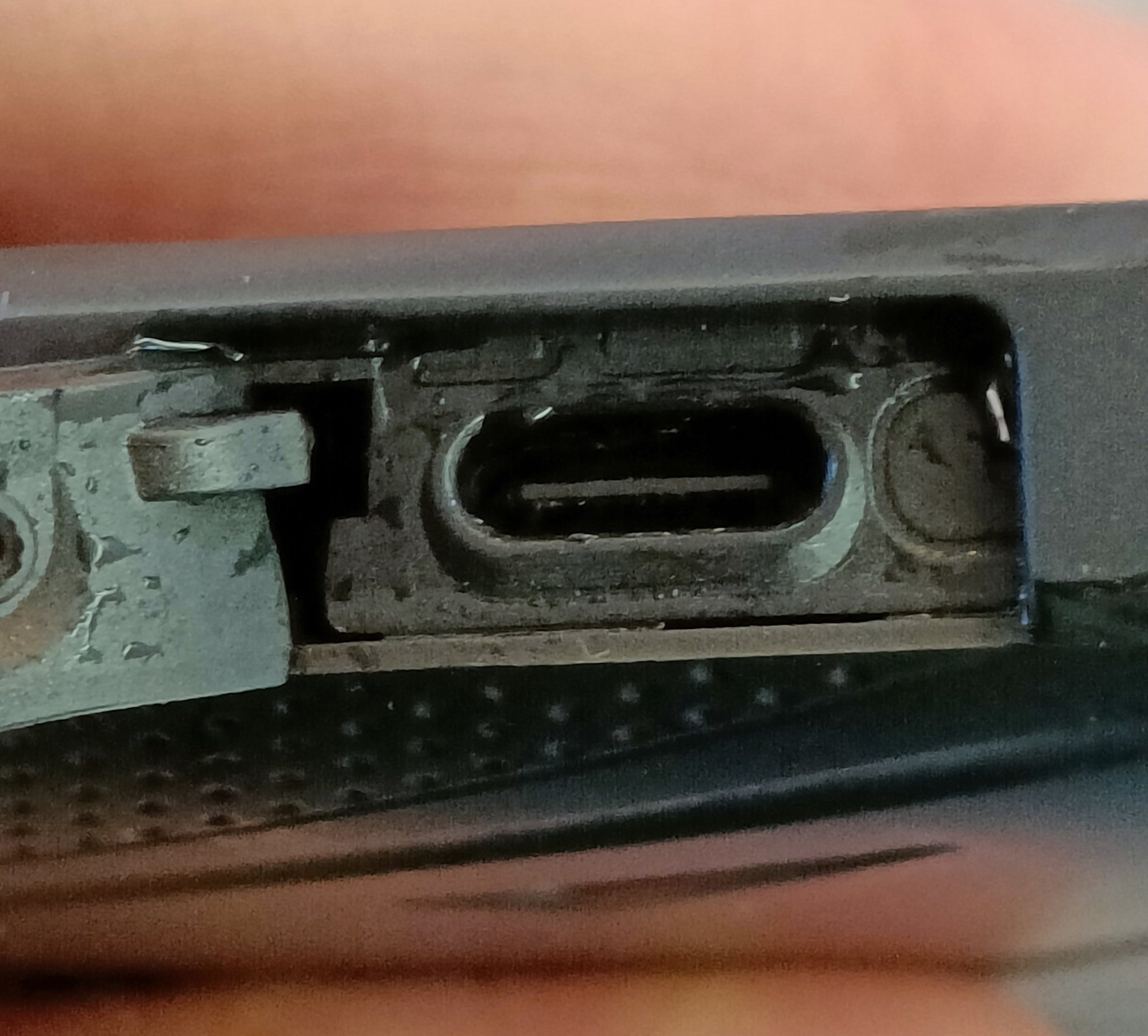 Le connecteur du X5 est sécurisé par un capuchon supplémentaire ne laissant pénétrer aune trace d'humidité., PVL