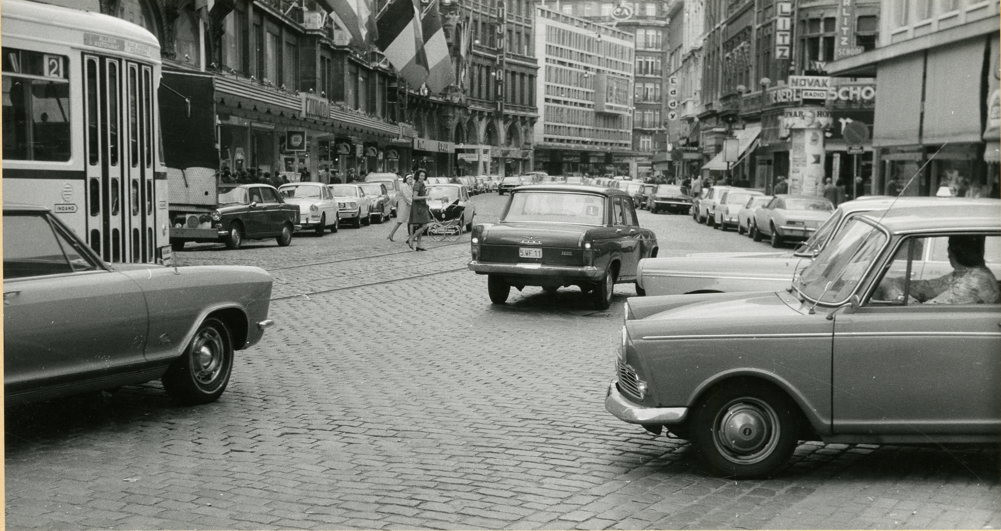 Auto's op de Meir (1969), FelixArchief Stad Antwerpen FOTO-OF9787