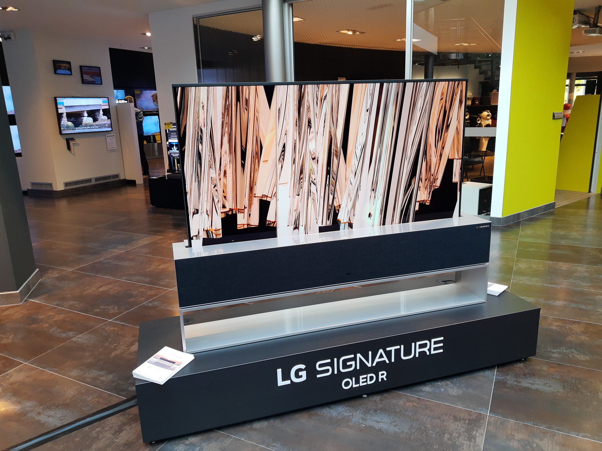 LG Signature OLED R, PVL