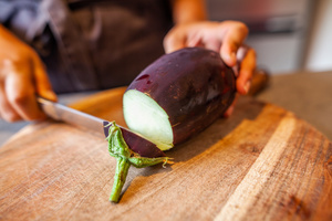 L'aubergine est de retour: ses bienfaits et cinq recettes, pour en profiter pleinement