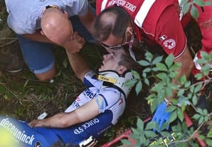 Evenepoel reageert emotioneel op heisa na val: 'Geweend in de armen van mijn vader'