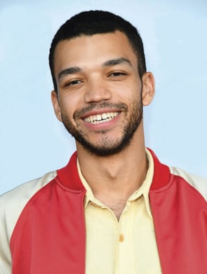 Waarom Justice Smith een jonge acteur is om in de gaten te houden